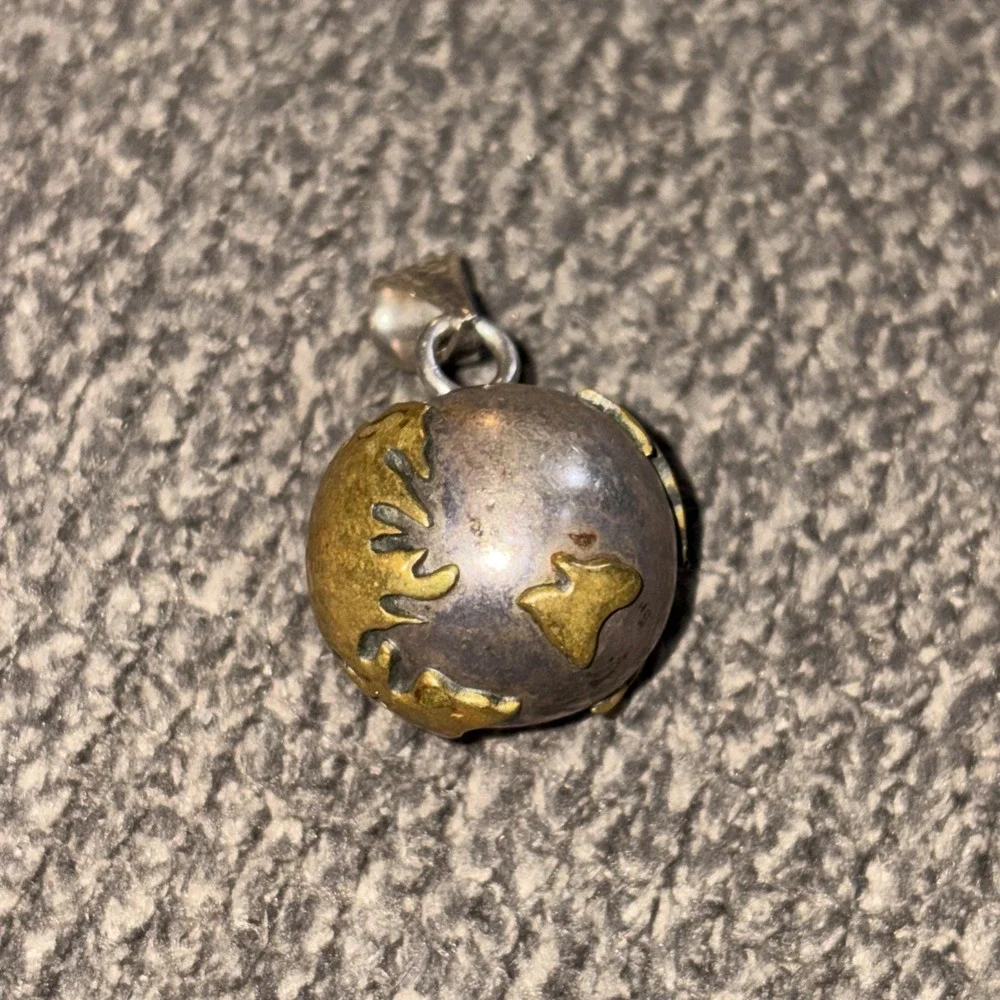 VTG 925 Sterling Silver Globe Pendant Necklace Harmony Bell Chime Travel Charm